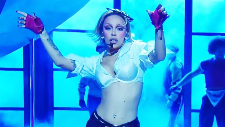 doja-cat-ignites-2025-vmas-icon