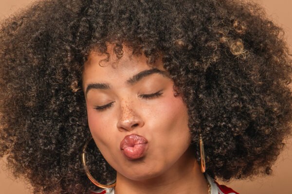 rian-wyld-poppin-press-photo