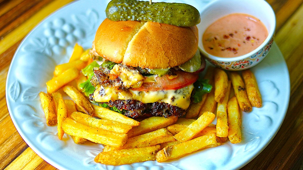 smashed-mofongo-burger