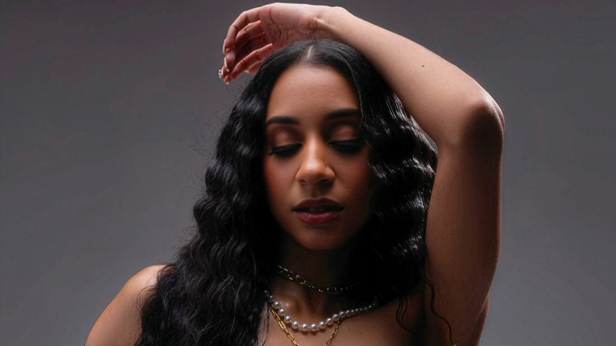 Suzi | Shot by Myles Tate